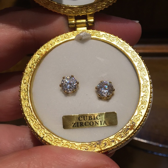 Earrings! Gift for you or a friend! Adorable! New! - Picture 2 of 8